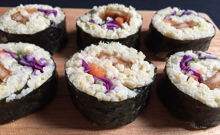 Sushi z kaszy jaglanej z łososiem i wasabi